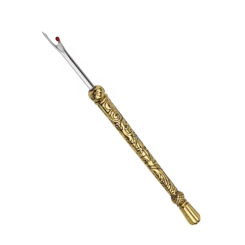 ThreadLift – Metal Handle Seam Ripper