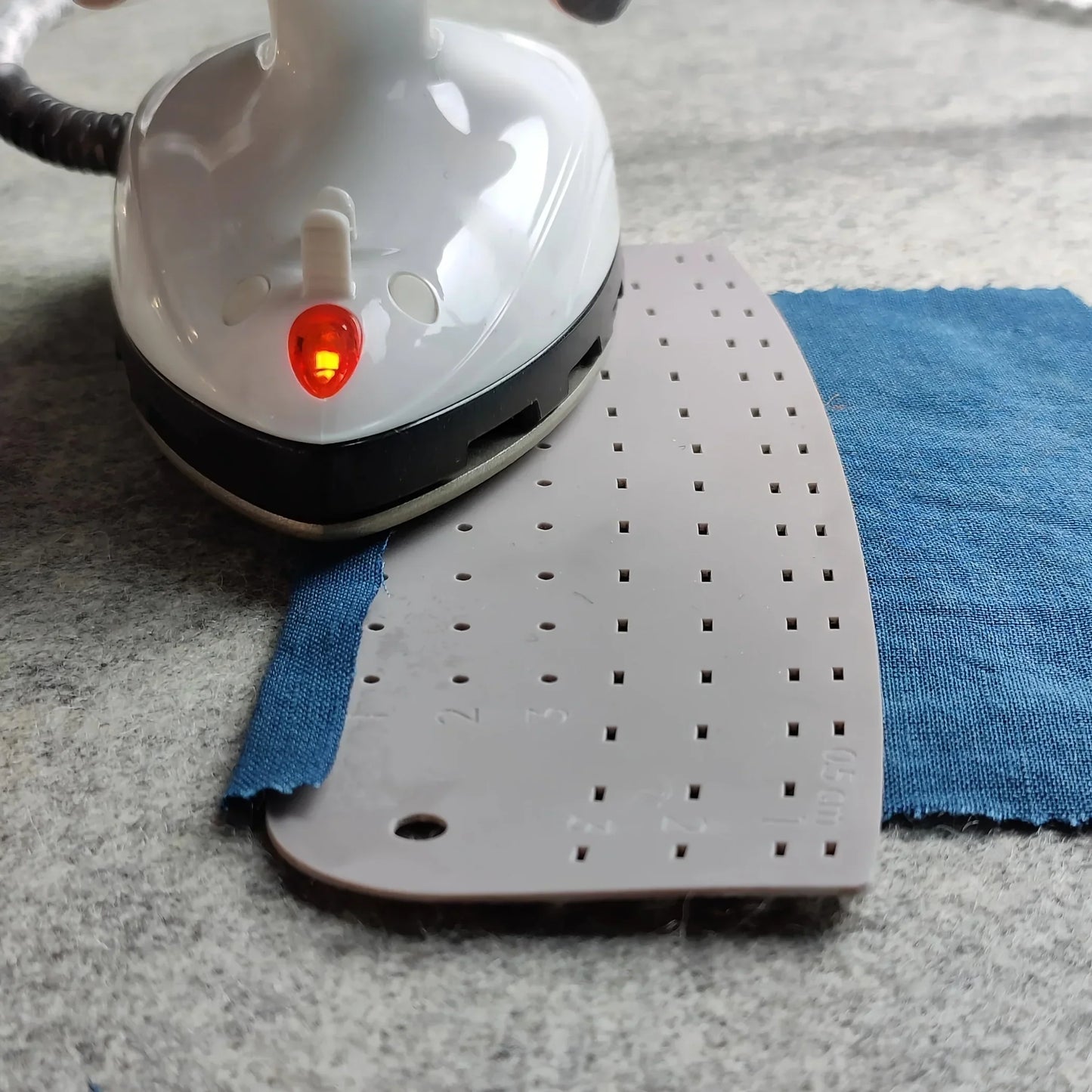 Hemy – Acrylic Hemming & Stitch Marking Tool