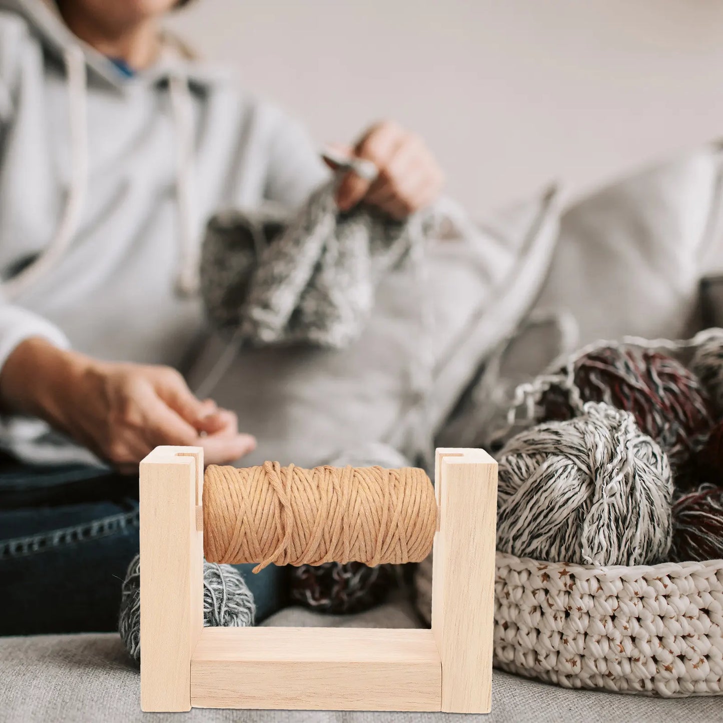 SpoolHold – Wooden Rotating Thread Holder Stand