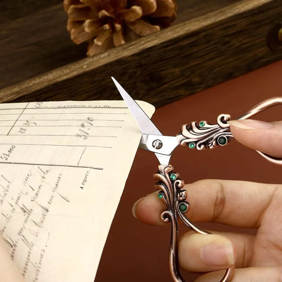 VinSew – Vintage Sewing Scissors & Craft Tool Kit