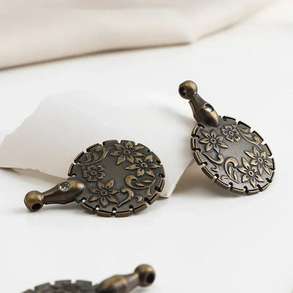 StitchRelic – Vintage Metal Thread Cutter Tool