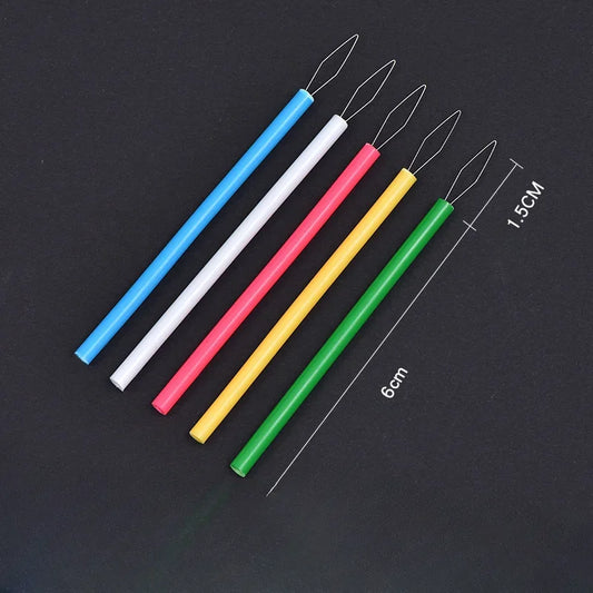 Needleque – Colorful Needle Threader Sewing Tool