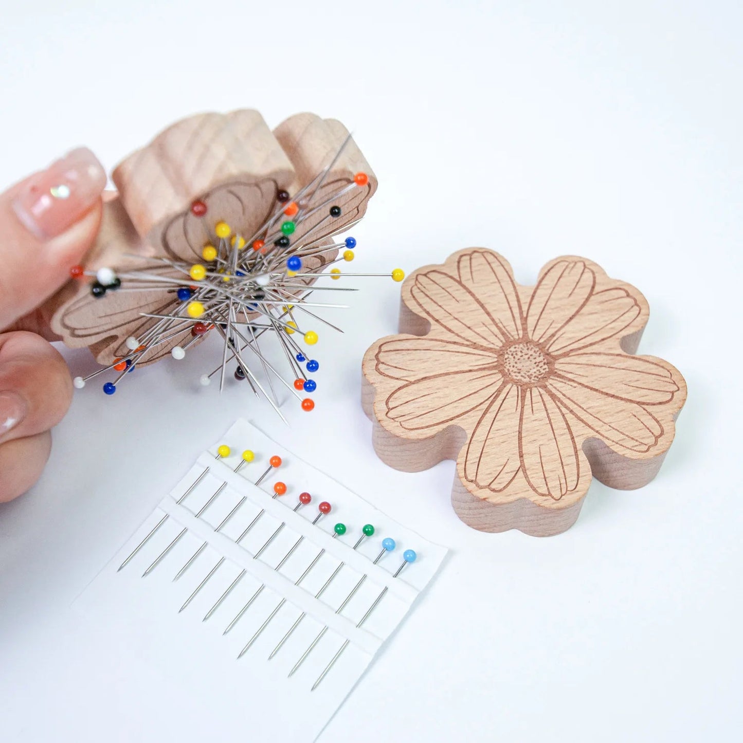 Needlista – Wooden Needle Magnet Minder