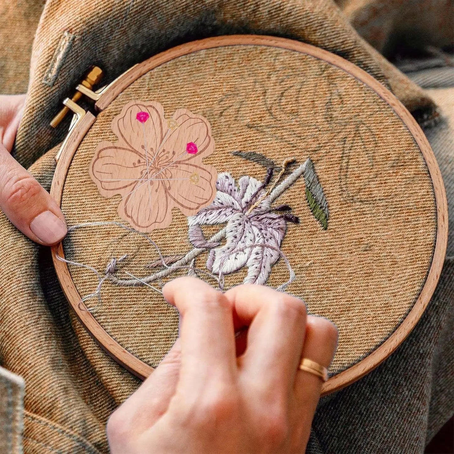 Needlista – Wooden Needle Magnet Minder